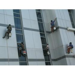 專業高效，煥新城市天際線——張家港芳旭保潔服務公司玻璃幕墻清洗與保潔服務全解析